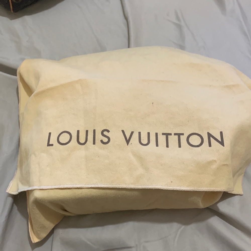 Utah Louis Vuitton shoulder side bag